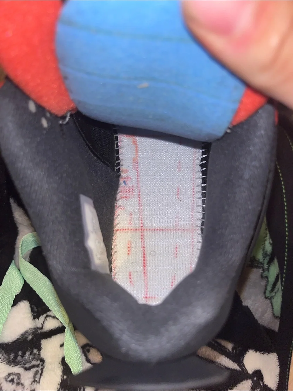 Red thunder jordan 4’s Mint condition